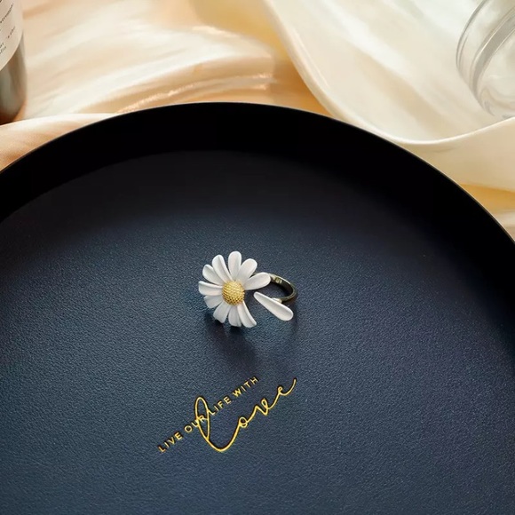 “Pick Me” Daisy Flower Boho Unique Spring Ring - Picture 7 of 10